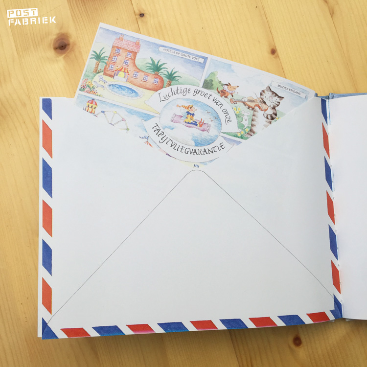 In het boekje zitten echte enveloppen waar je kaarten of brieven uit kan halen!