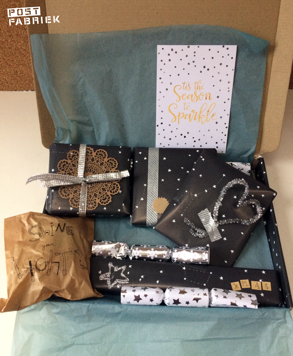 Een brievenbusdoos vol cadeautjes voor een Secret Santa postronde