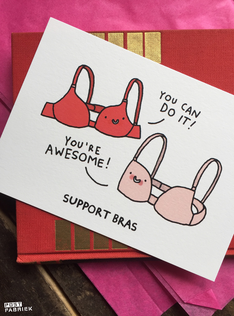 Deze ansichtkaart met ‘support bras’ is ontworpen door Gemma Correll en kan je vinden bij Hartje Mezelf.