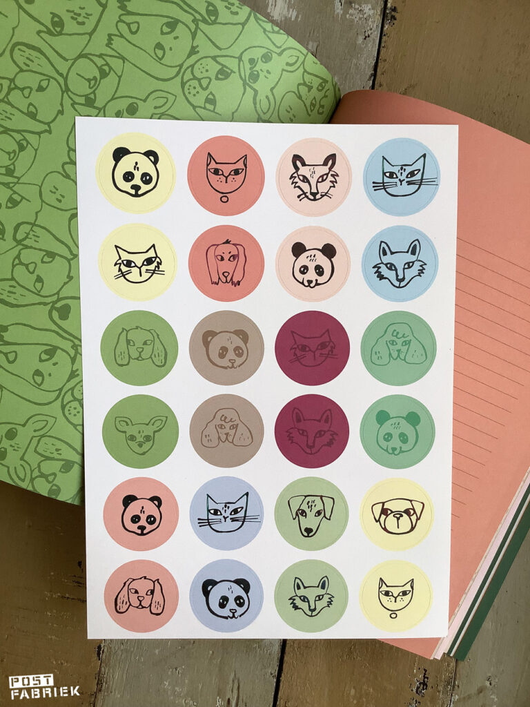 Briefpapier met bijpassende stickers uit Flow Book for Paper Lovers 10, met illustraties van Clare Owen.
