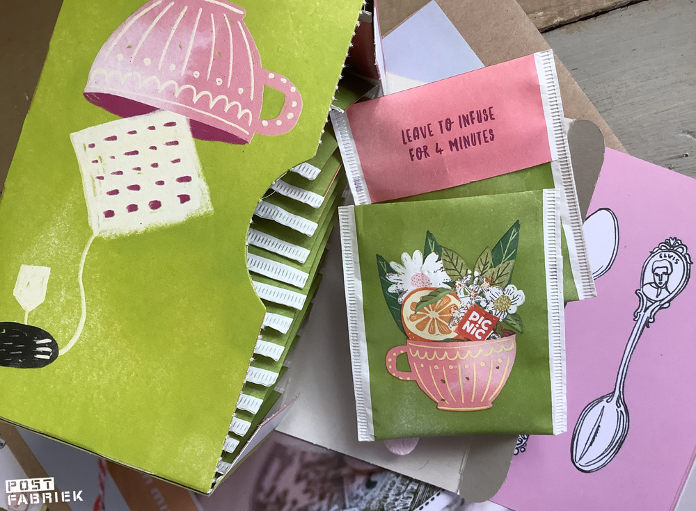 Groene en witte thee met jasmijn en oranjebloesem Van Picnic. De mooie zakjes zijn een leuk kleinigheidje om mee te sturen met een kaart of brief.